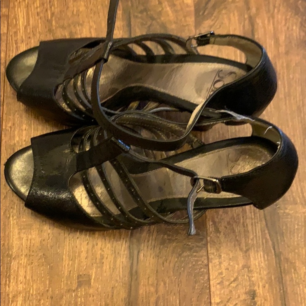 Heels black Soft brand 8 1/2 good condition